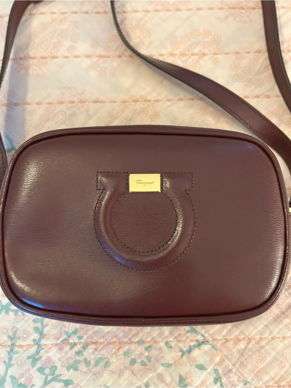Salvatore Ferragamo City Small Gancini Camera bag in Lovely Burgundy leather EUC - Picture 3 of 14